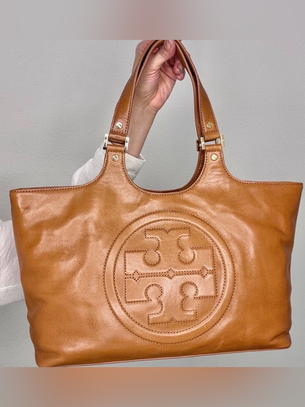 Tory Burch Bombe Tote Tan with dust bag - Picture 2 of 10